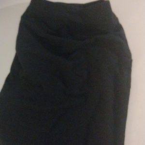 Black woman's plus capris 16/20 Avenue